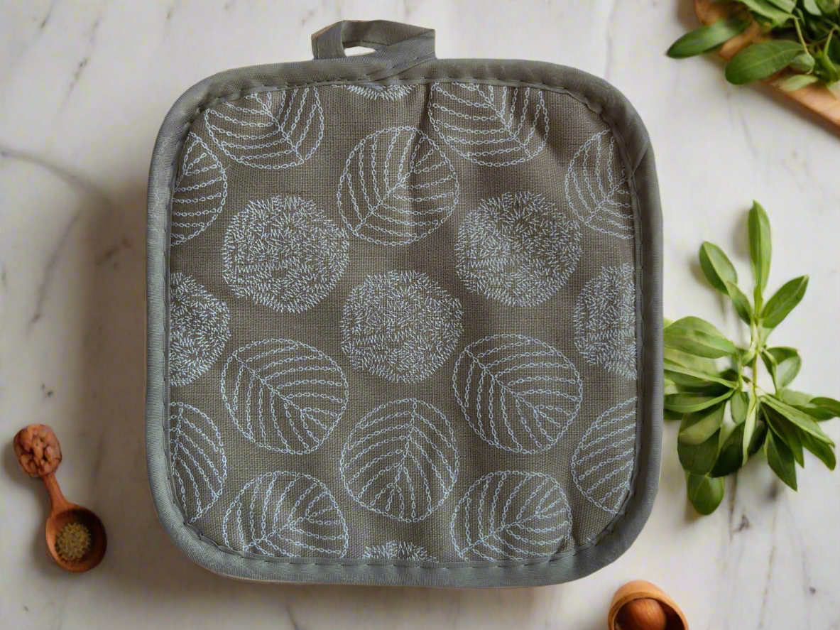 The Everyday Essential Oven Mitt Set
