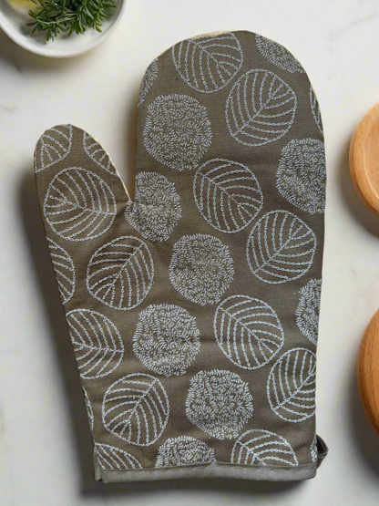 The Everyday Essential Oven Mitt Set