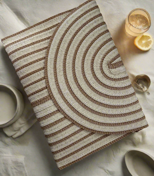 Timeless La Coquille Clutch