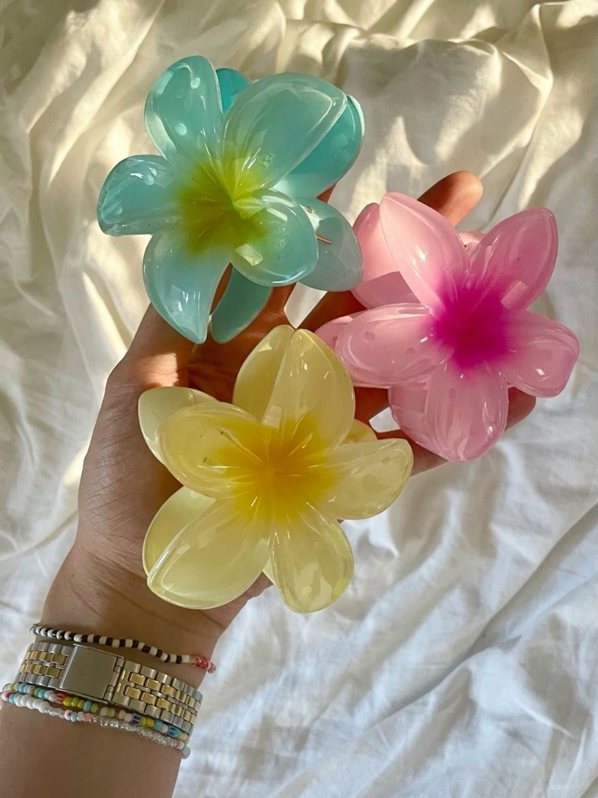 Hawaiian hair claw clip