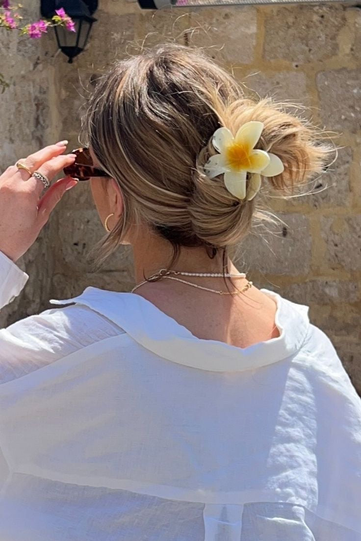 Hawaiian hair claw clip