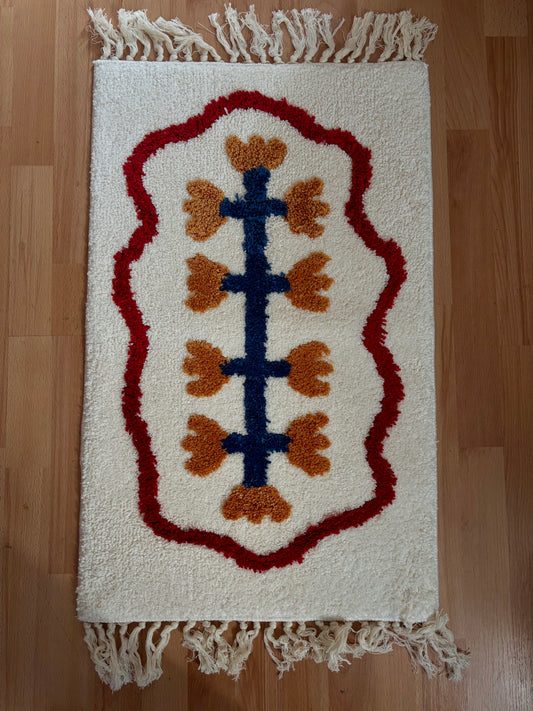 Tufted Boho Bath Mat – Soft Ivory with Abstract Motif